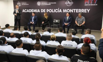 Entrega Adrián de la Garza constancias a policías capacitados